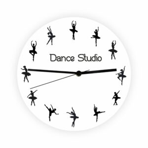 Descoperă acest ceas de perete personalizat Balet, care îmbină eleganța și pasiunea pentru dans. Acest ceas unic este o alegere minunată pentru iubitorii de balet și poate fi personalizat cu numele sau mesajul tău special.
