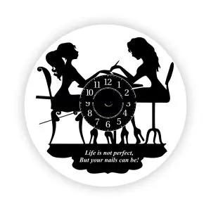 Descoperă acest ceas de perete personalizat Salon unghii, perfect pentru a-ți personaliza spațiul de lucru într-un mod elegant și profesionist. Alege un ceas de perete care să îți reprezinte stilul și pasiunea pentru industria unghiilor.
