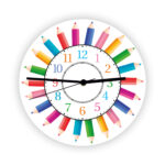 Ceas de perete copii - Creioane colorate Descoperă acest ceas de perete copii, cu designul colorat al creioanelor, perfect pentru a stimula imaginația și creativitatea micuțului tău. Transformă camera copilului într-un spațiu plin de veselie și inspirație.