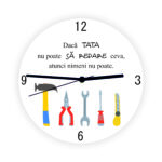 Ceas de perete personalizat Tata repară Descoperă acest ceas de perete personalizat Tata repară, un cadou perfect pentru un tată priceput în reparații. Cu mesajul "Dacă tata nu poate să repare ceva, atunci nimeni nu poate", acest ceas îi va aminti mereu de abilitățile sale deosebite.